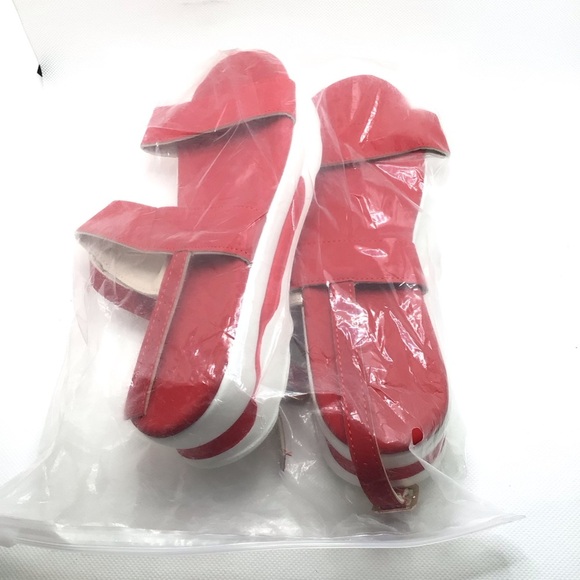 NWOB Womens Fashion Red or Black Open Toe Ankle Strap Sandals Size 10 - Picture 6 of 11